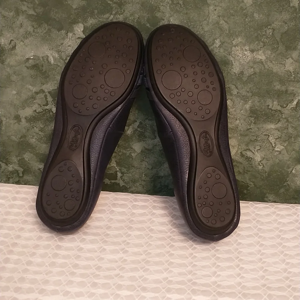 NWT & Box Eürosoft by Sofft Blue Shaina Slip On Flats Size 9 M Shoes Criss Cross - Picture 5 of 10